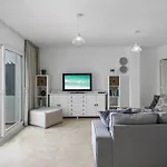 דירה Sea View At Wyndhams Complex *